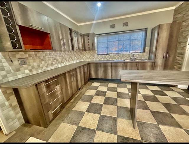 3 BEDROOM HOUSE FOR SALE IN VANDERBIJLPARK SE 1